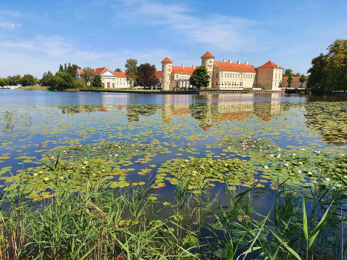 Schloss-Und Seeblick Apartment Rheinsberg Bagian luar foto