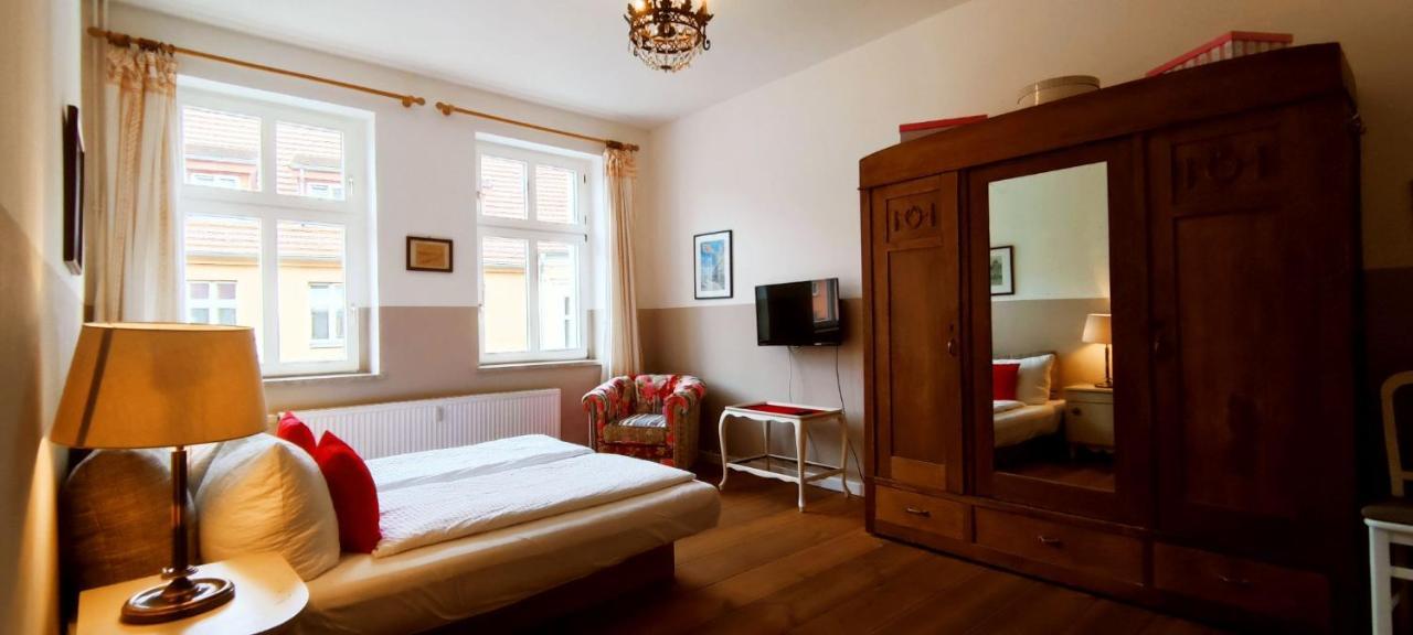 Schloss-Und Seeblick Apartment Rheinsberg Bagian luar foto