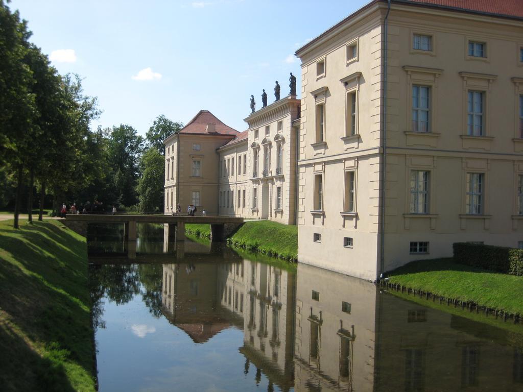 Schloss-Und Seeblick Apartment Rheinsberg Bagian luar foto