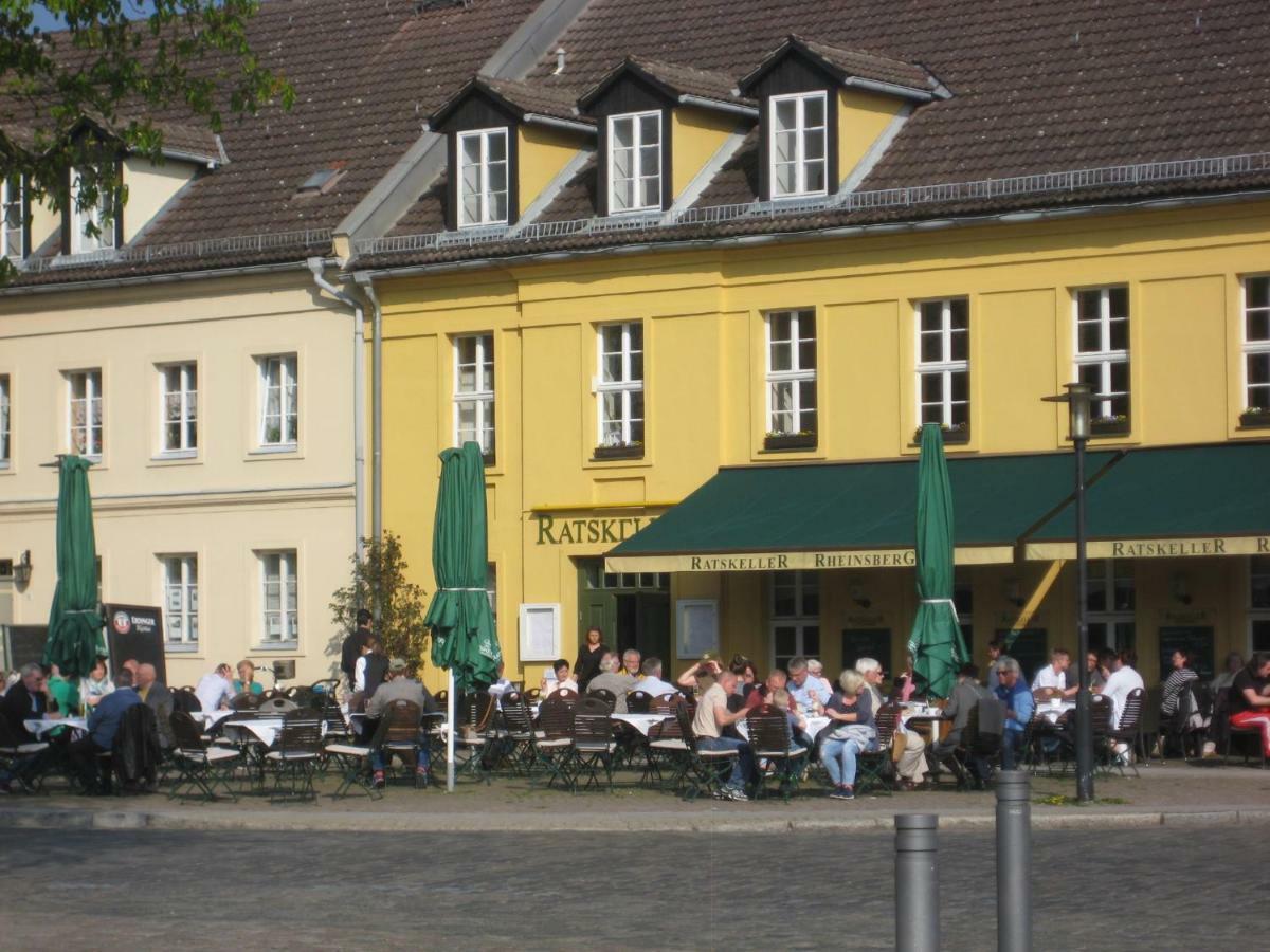 Schloss-Und Seeblick Apartment Rheinsberg Bagian luar foto