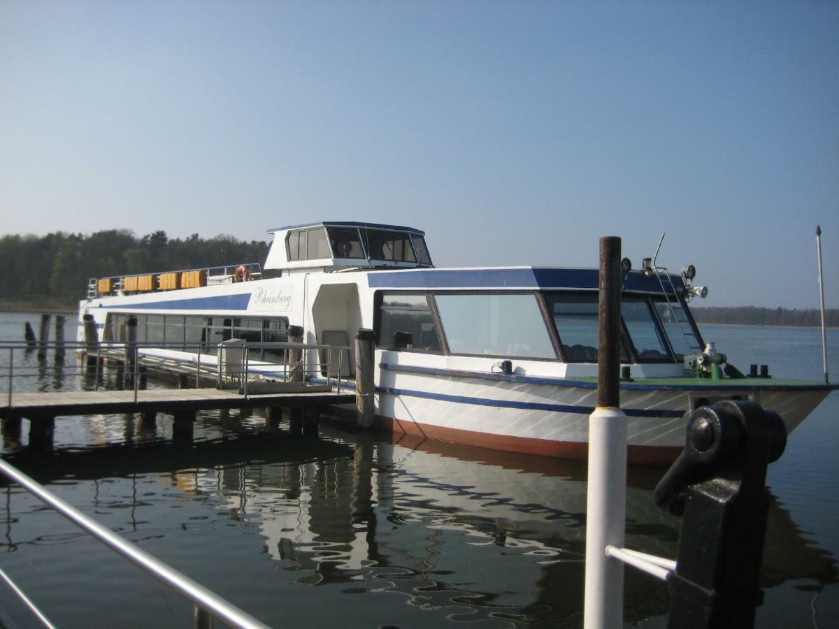 Schloss-Und Seeblick Apartment Rheinsberg Bagian luar foto